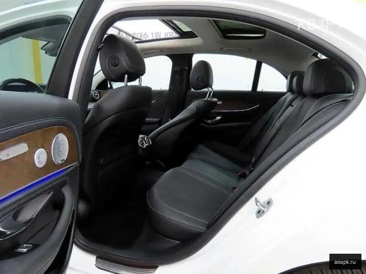 Mercedes-Benz E-Class 6