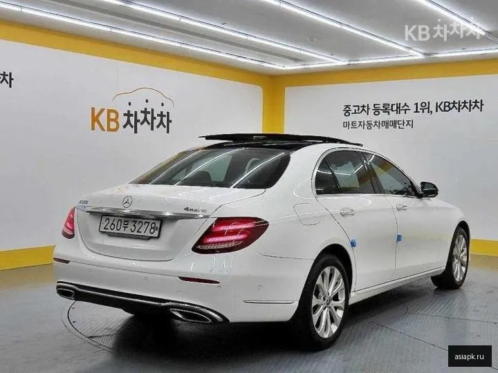 Mercedes-Benz E-Class 4