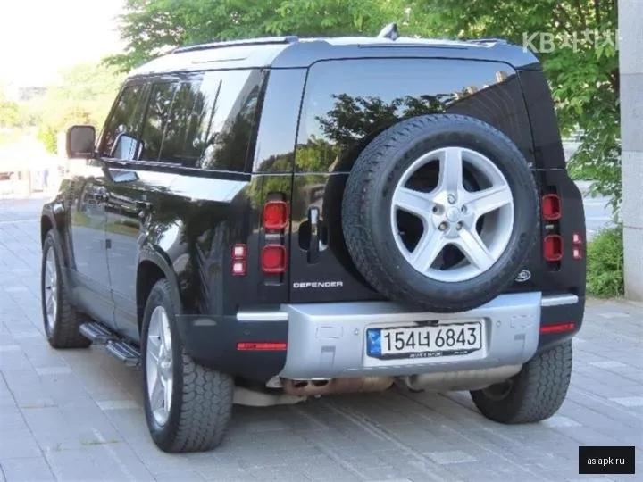 Land Rover Defender 4