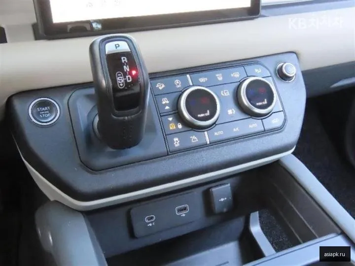 Land Rover Defender 6