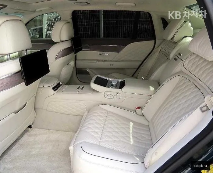 Genesis G90 6