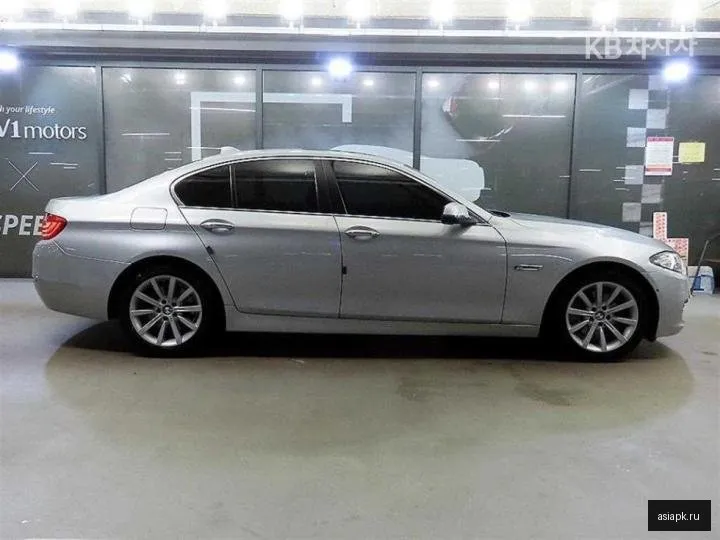 BMW 5-Series 4
