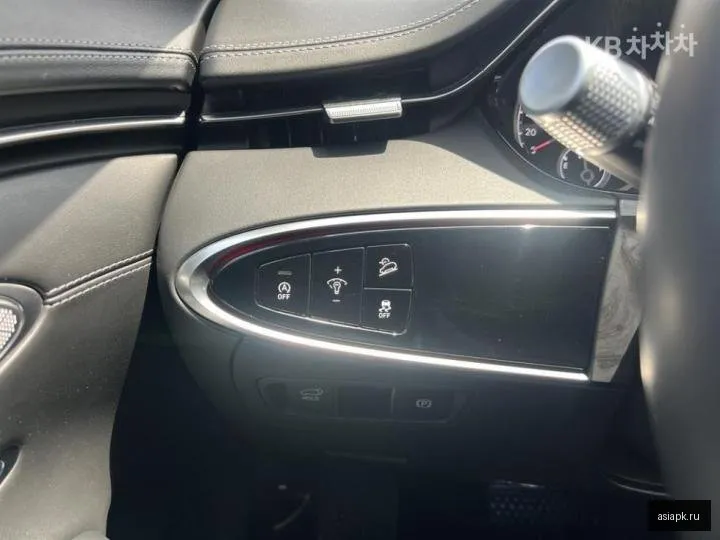 Genesis GV70 4