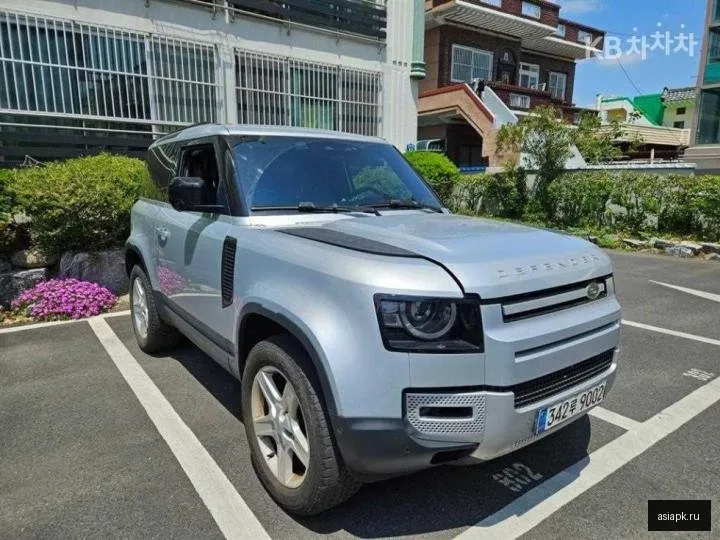 Land Rover Defender 2