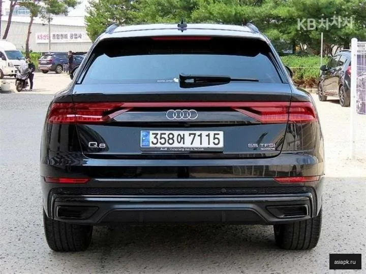 Audi Q8 4
