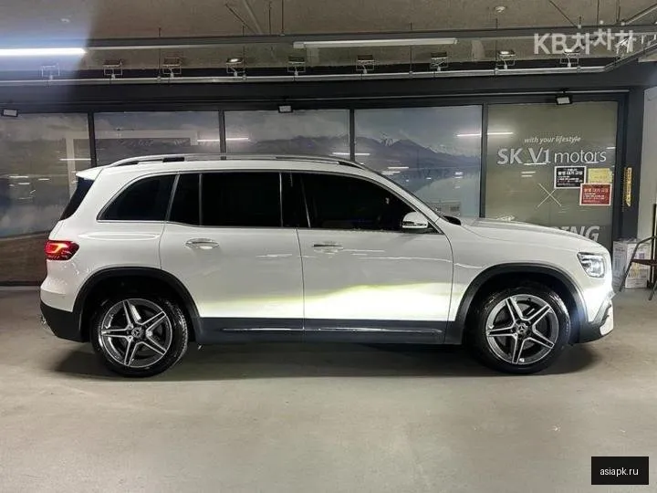 Mercedes-Benz GLB-Class 3