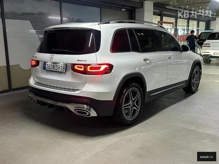 Mercedes-Benz GLB-Class 4