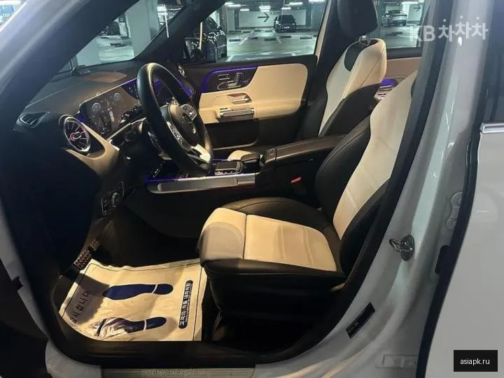 Mercedes-Benz GLB-Class 6