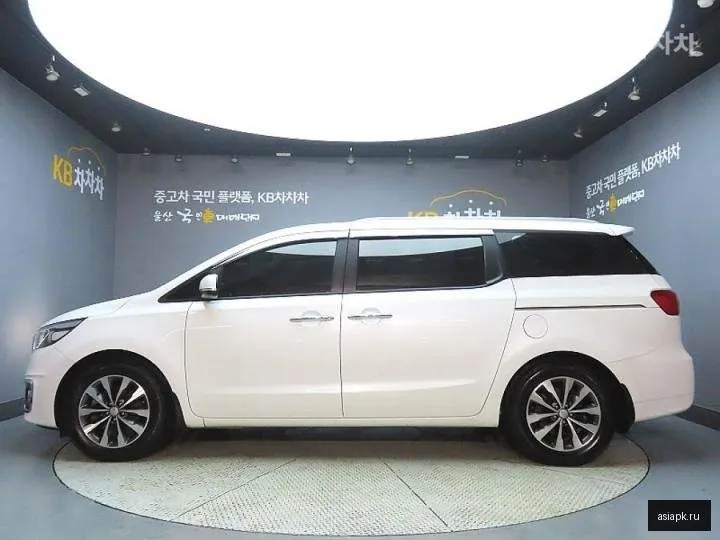 Kia Carnival 5