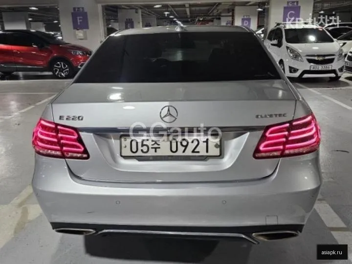 Mercedes-Benz E-Class 3