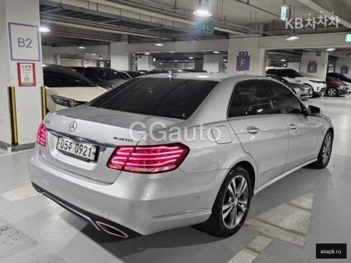 Mercedes-Benz E-Class 4