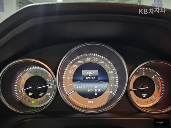 Mercedes-Benz E-Class 5