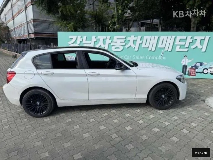 BMW 1-Series 3