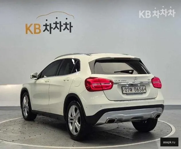Mercedes-Benz GLA-Class 4