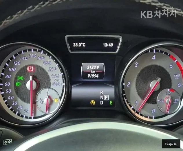 Mercedes-Benz GLA-Class 6