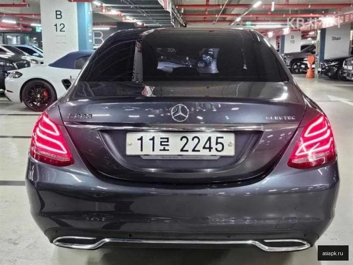 Mercedes-Benz C-Class 5