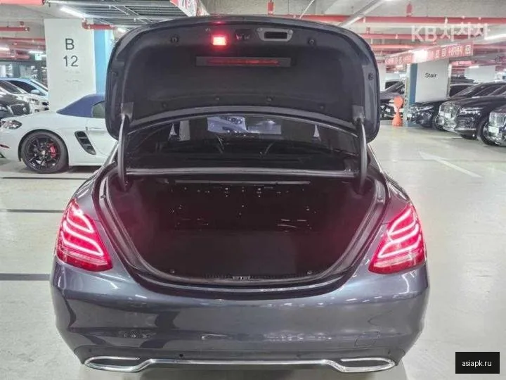 Mercedes-Benz C-Class 6