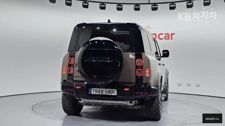 Land Rover Defender 4