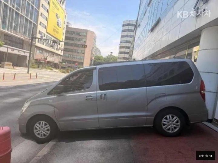 Hyundai Starex 3