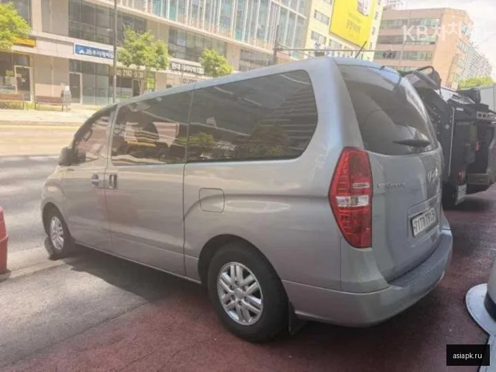 Hyundai Starex 4
