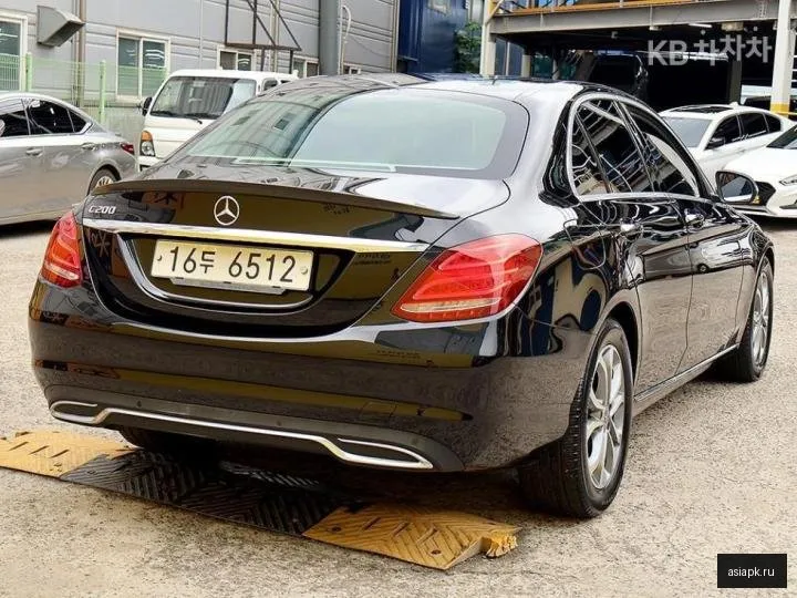 Mercedes-Benz C-Class 4