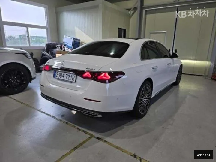 Mercedes-Benz E-Class AMG 4