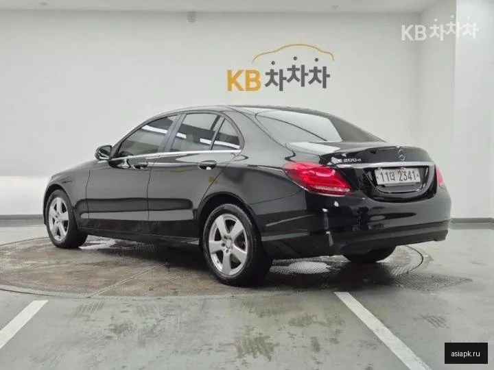 Mercedes-Benz C-Class 3