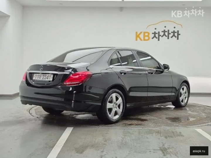 Mercedes-Benz C-Class 4
