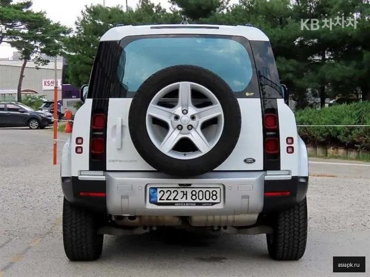 Land Rover Defender 4