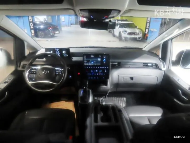 Hyundai Staria 5