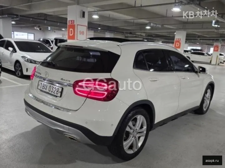 Mercedes-Benz GLA-Class 4