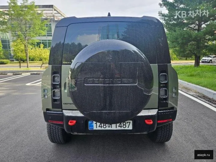 Land Rover Defender 2