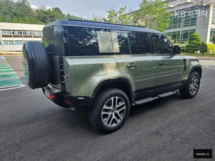 Land Rover Defender 5