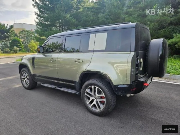 Land Rover Defender 6