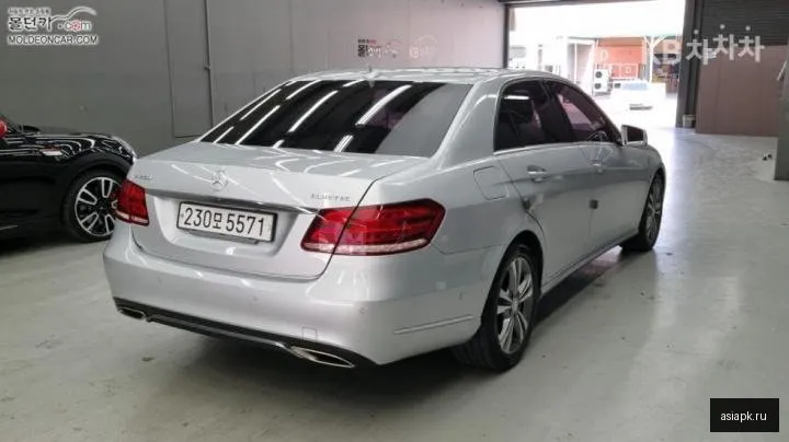 Mercedes-Benz E-Class 2