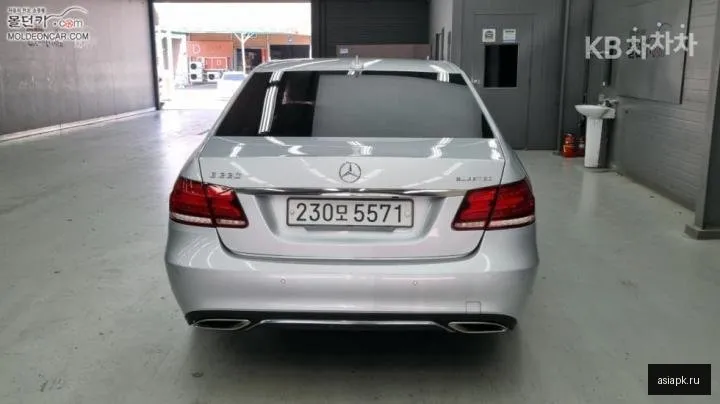 Mercedes-Benz E-Class 4