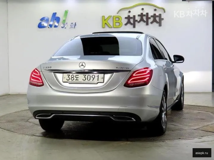 Mercedes-Benz C-Class 3