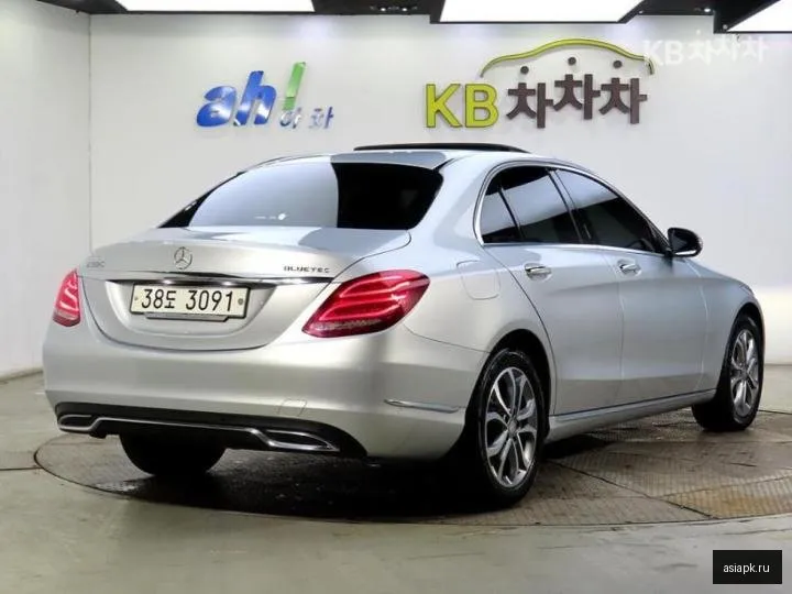 Mercedes-Benz C-Class 4