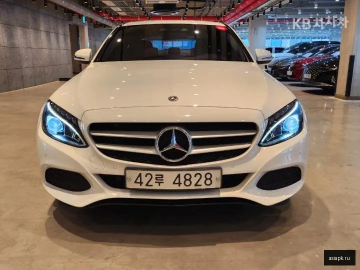 Mercedes-Benz C-Class 2