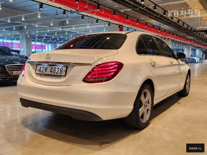 Mercedes-Benz C-Class 4
