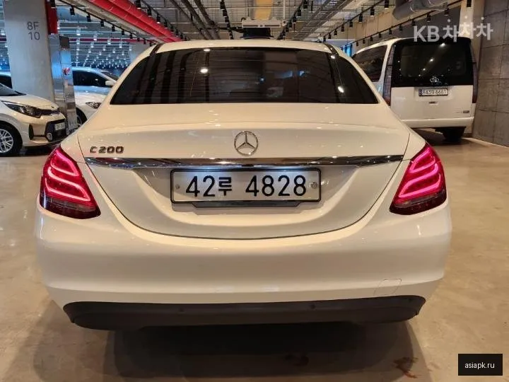 Mercedes-Benz C-Class 5