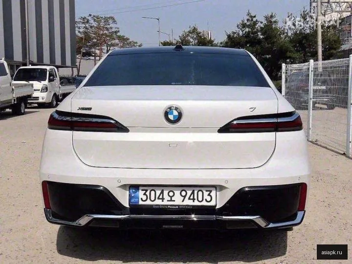 BMW 7-Series 4