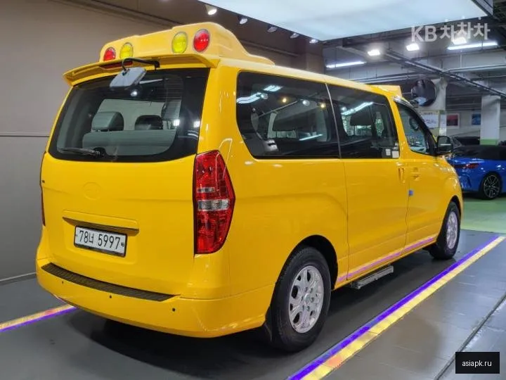 Hyundai Starex 4
