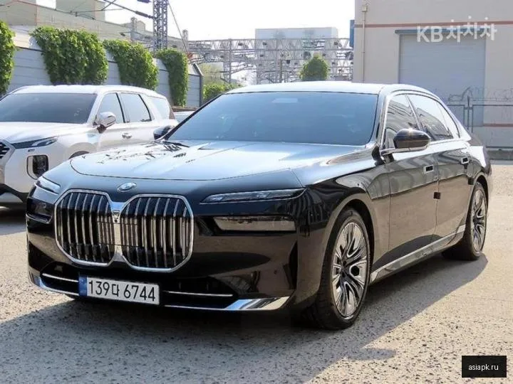 BMW 7-Series 2