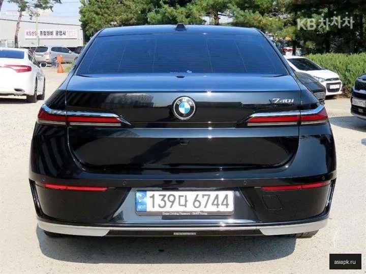 BMW 7-Series 4