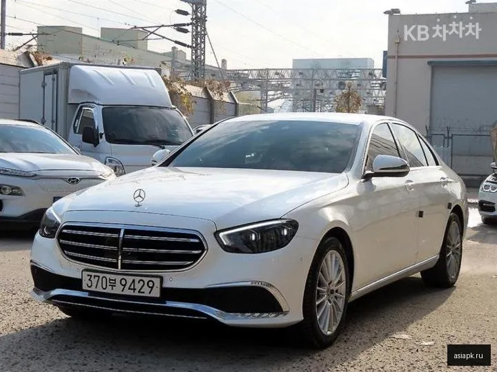 Mercedes-Benz E-Class 2