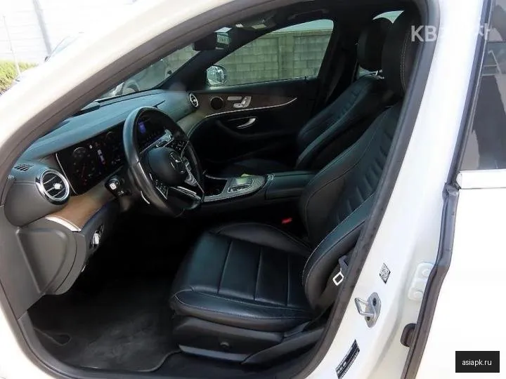 Mercedes-Benz E-Class 5