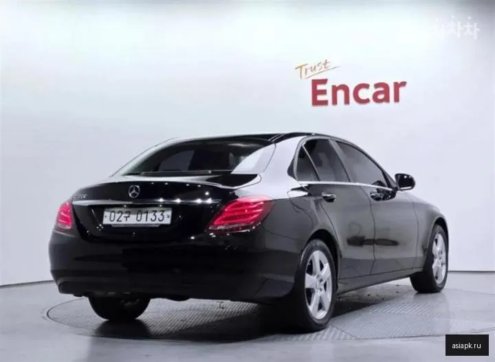 Mercedes-Benz C-Class 2