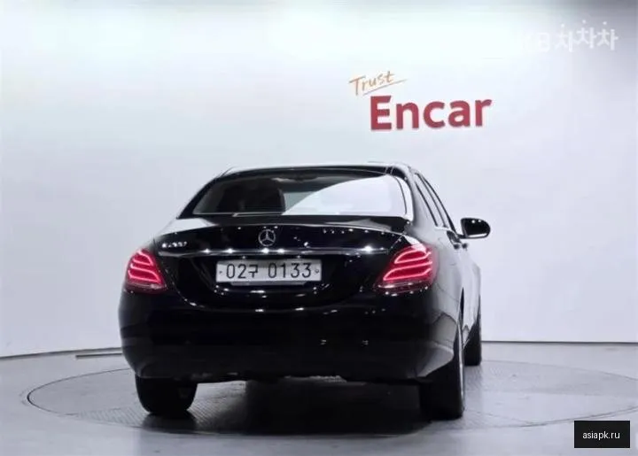 Mercedes-Benz C-Class 4