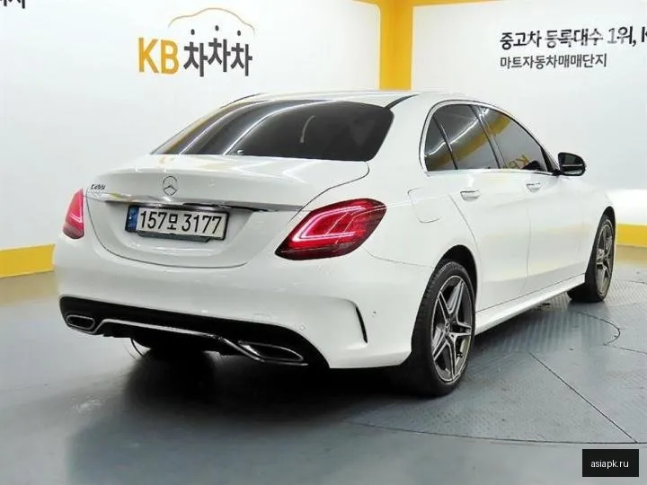 Mercedes-Benz C-Class 4